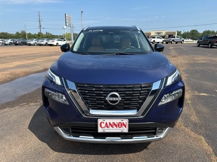 2023 Nissan Rogue Platinum photo 1
