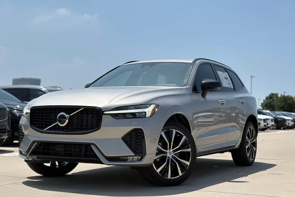 2025 Volvo XC60 B5 Plus photo 1