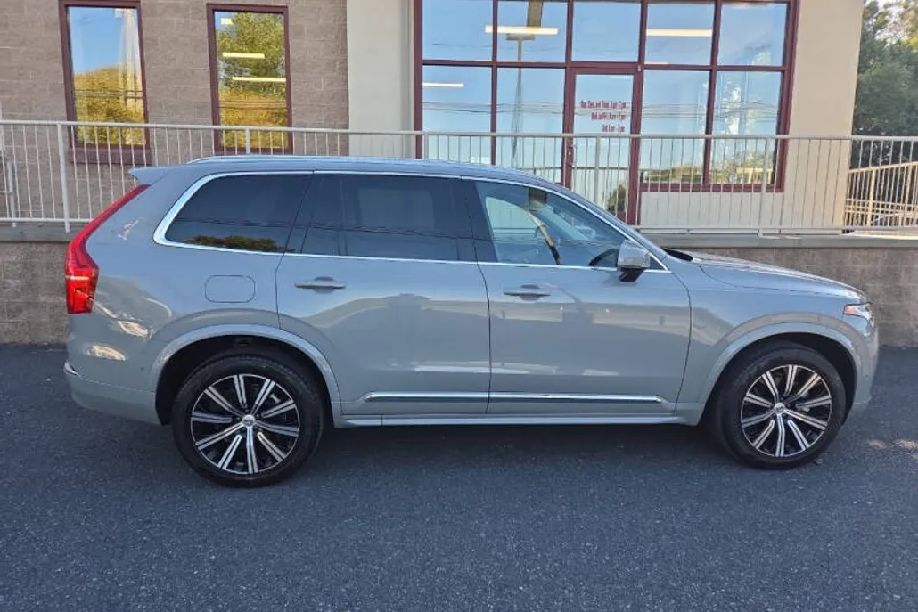 2025 Volvo XC90 Plus photo 1