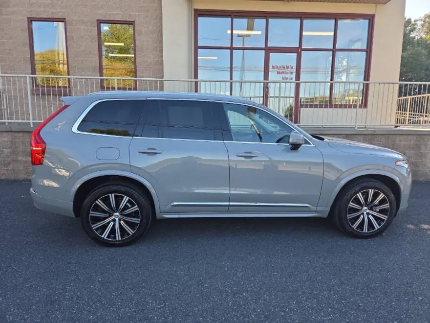 2025 Volvo XC90 Plus photo 1
