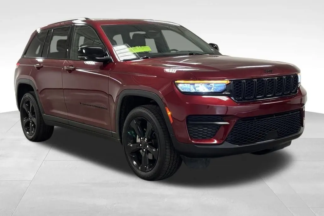 2023 Jeep Grand Cherokee Altitude photo 1