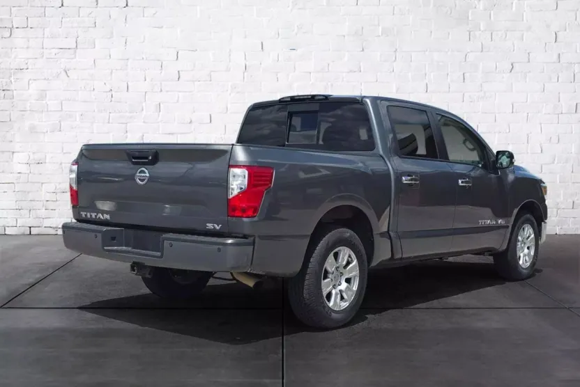 2019 Nissan Titan Crew Cab SV photo 1
