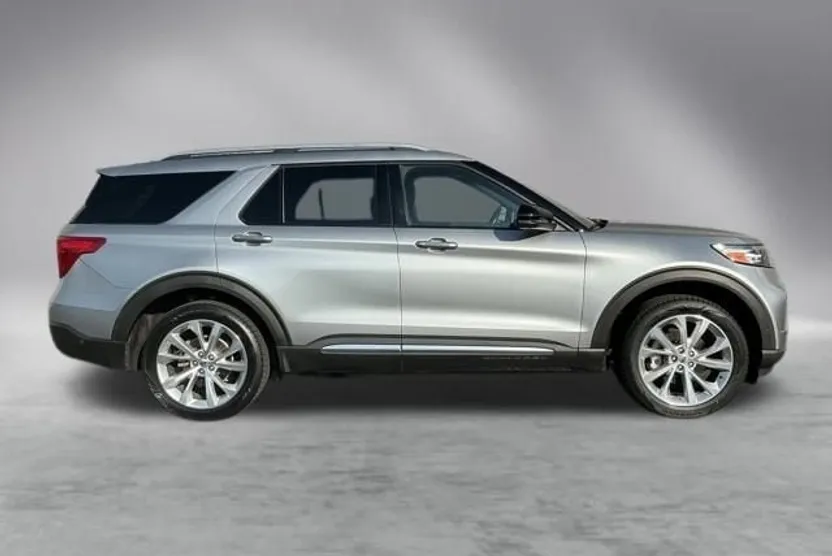 2022 Ford Explorer Platinum photo 1