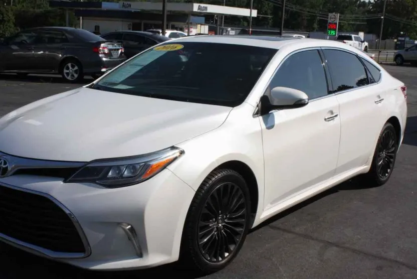 2016 Toyota Avalon XLE photo 1