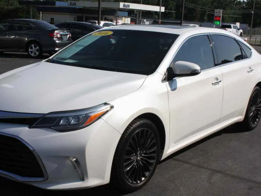 2016 Toyota Avalon XLE photo 1