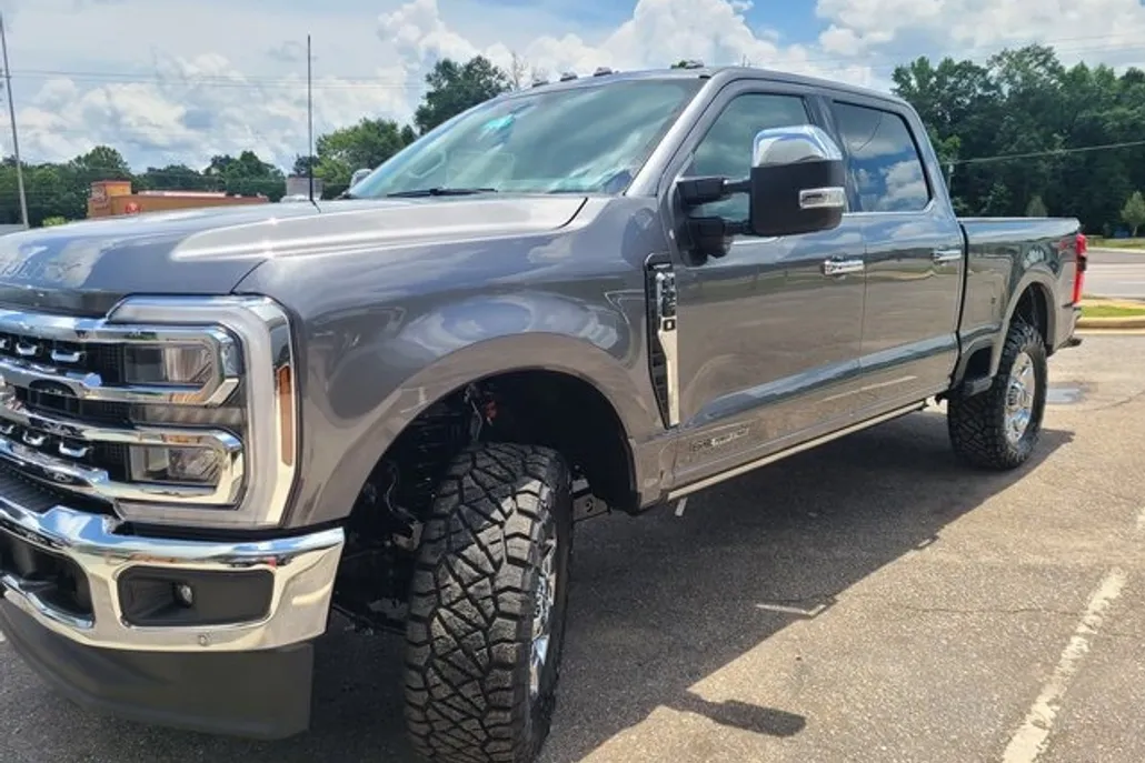 2025 Ford F-250 photo 1