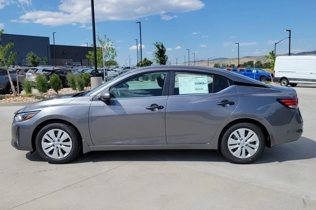 2025 Nissan Sentra S photo 1