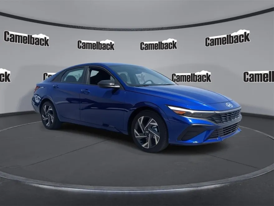 2025 Hyundai Elantra SEL Sport photo 1