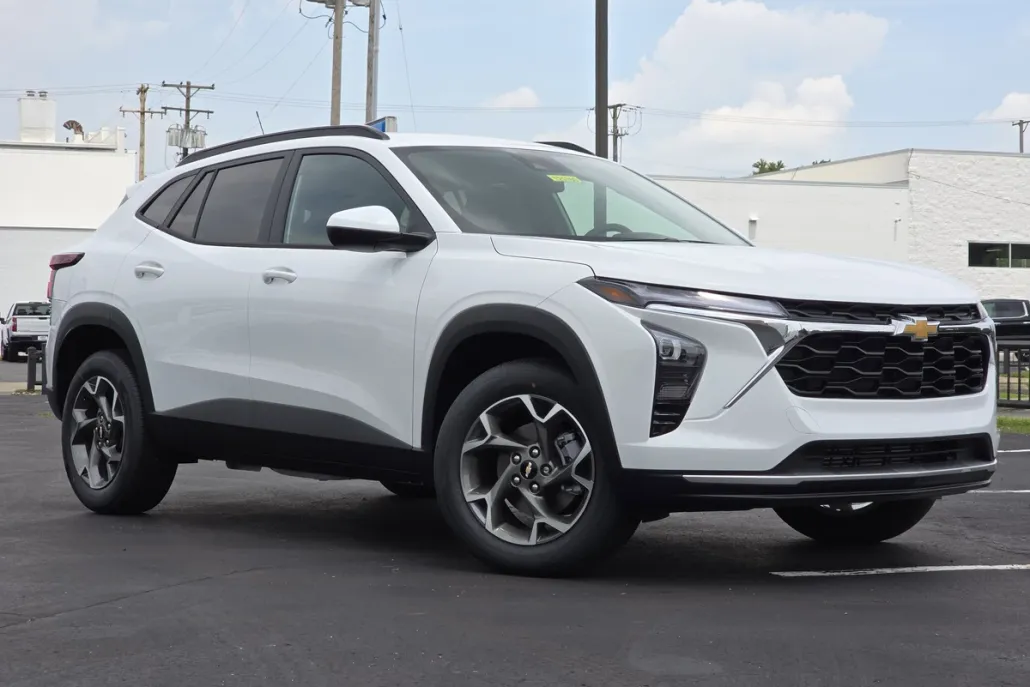 2025 Chevrolet Trax LT photo 1