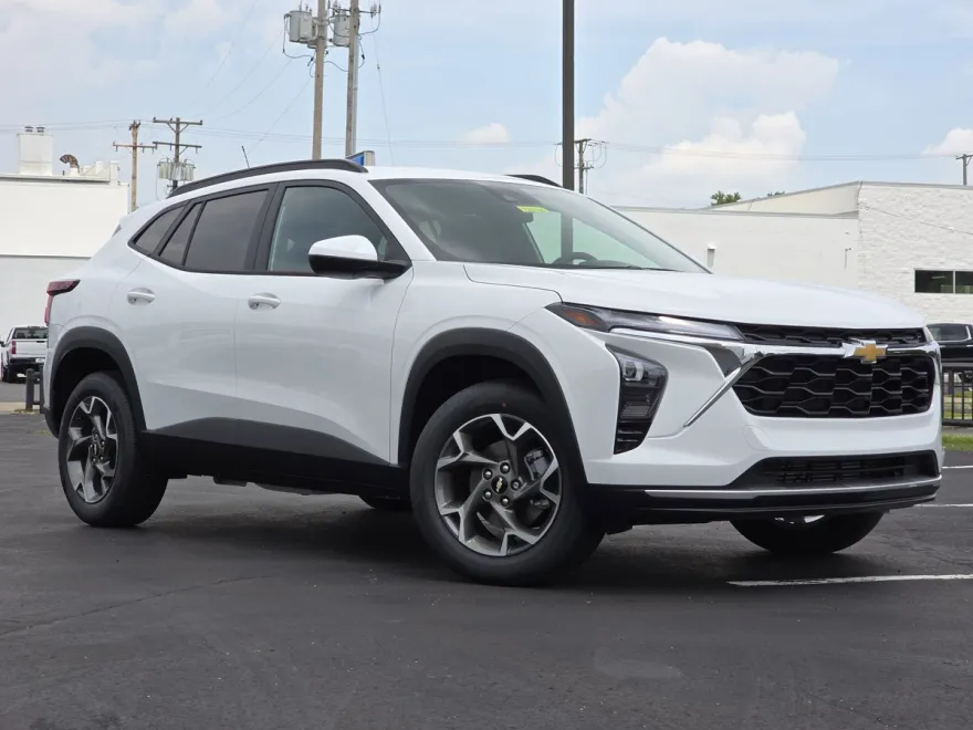 2025 Chevrolet Trax LT photo 1