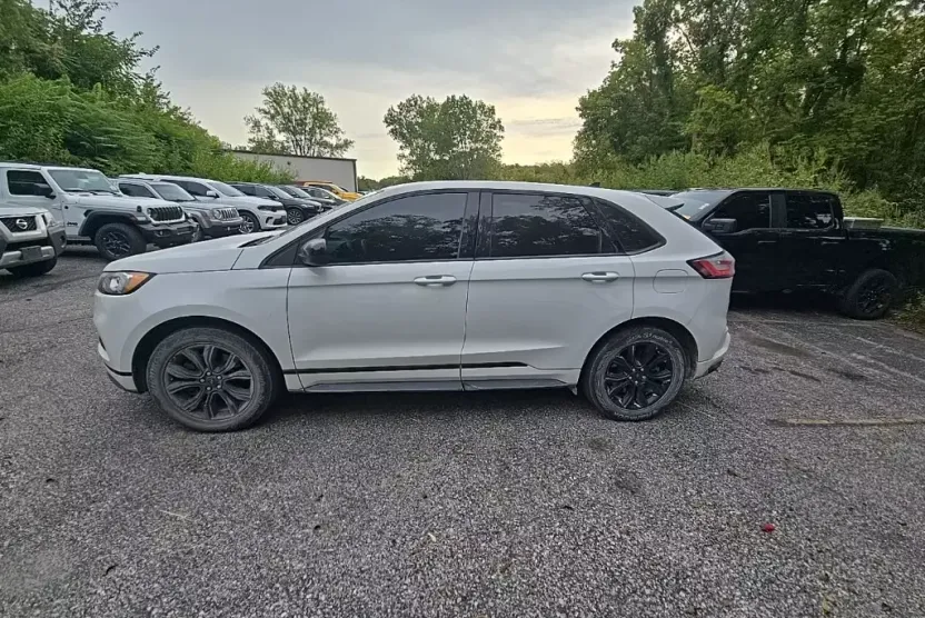 2022 Ford Edge SE photo 1