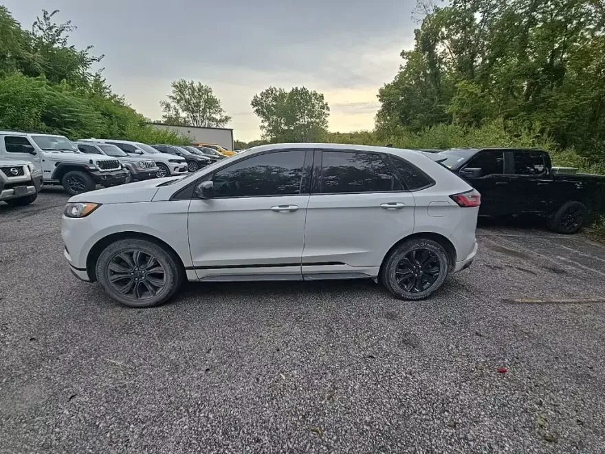 2022 Ford Edge SE photo 1