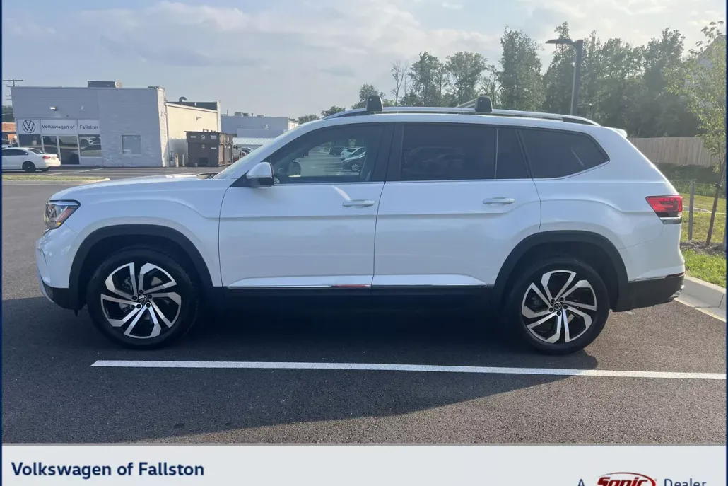 2023 Volkswagen Atlas SEL photo 1