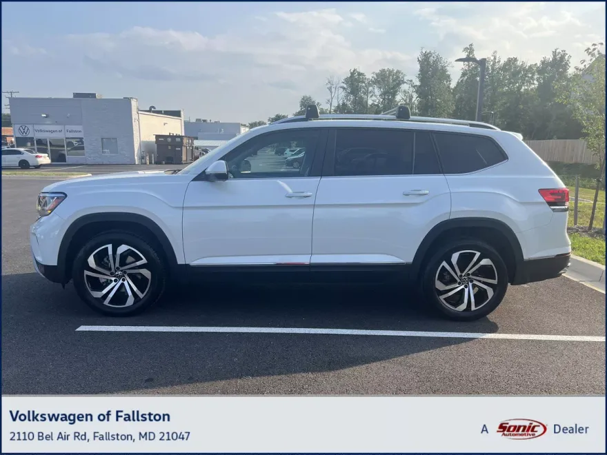 2023 Volkswagen Atlas SEL photo 1