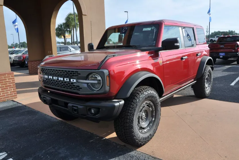 2025 Ford Bronco Badlands photo 1