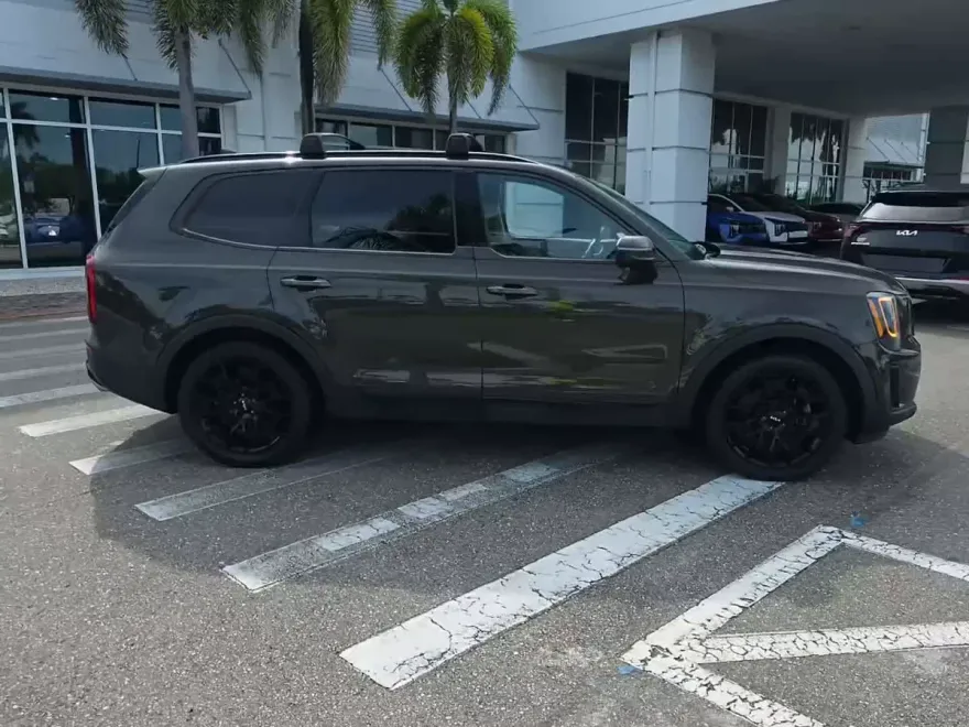 2022 Kia Telluride EX photo 1