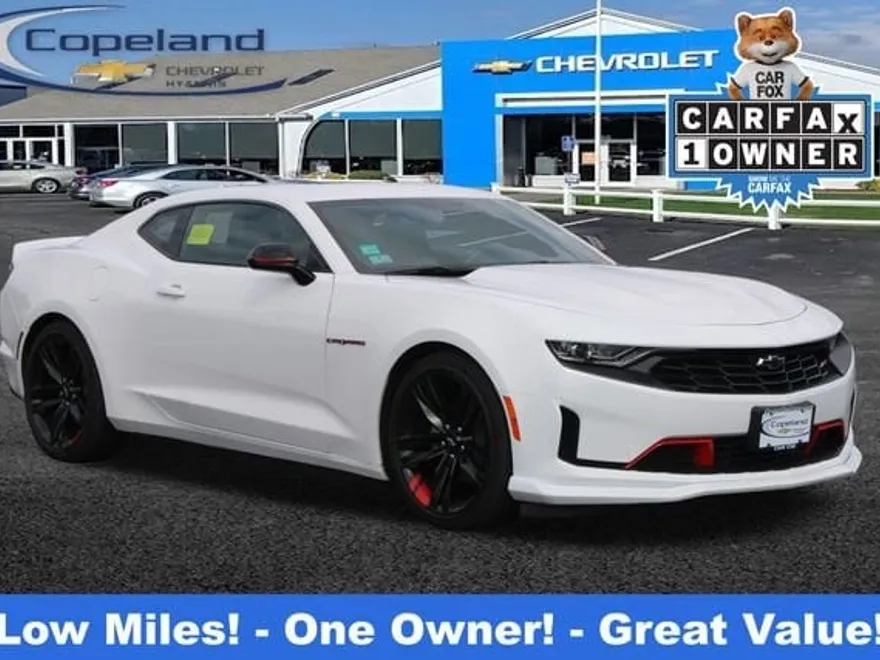 2021 Chevrolet Camaro 2LT photo 1