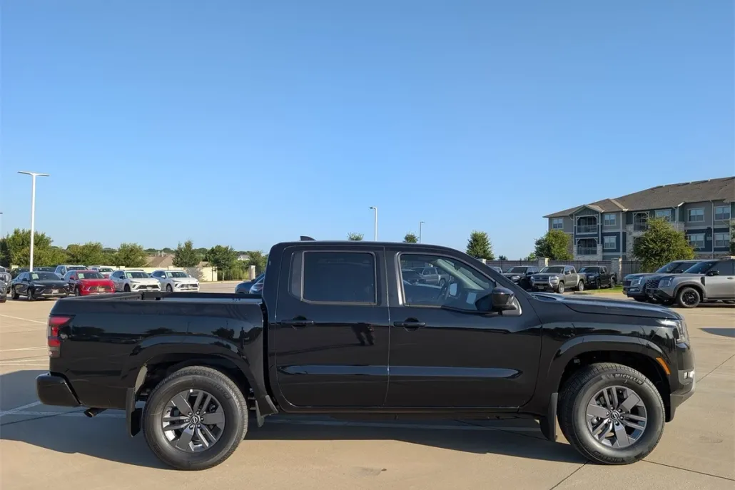 2025 Nissan Frontier SV photo 1