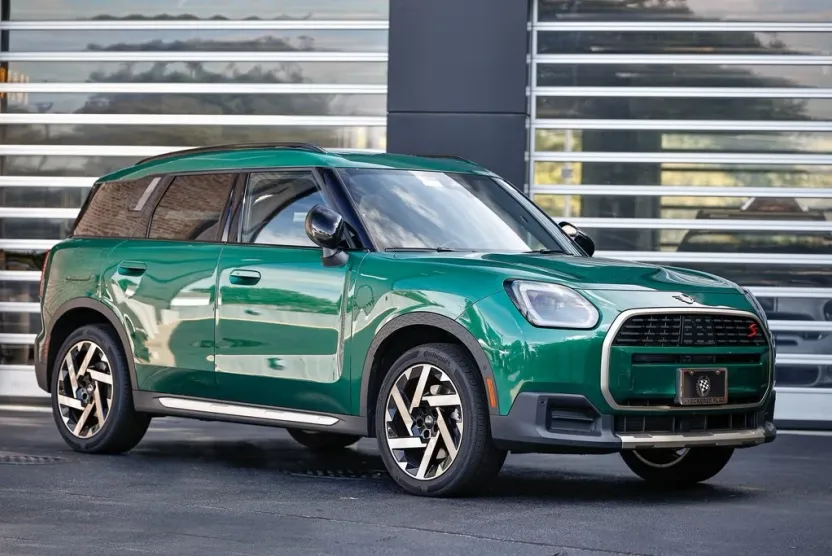 2025 Mini Cooper S ALL4 photo 1