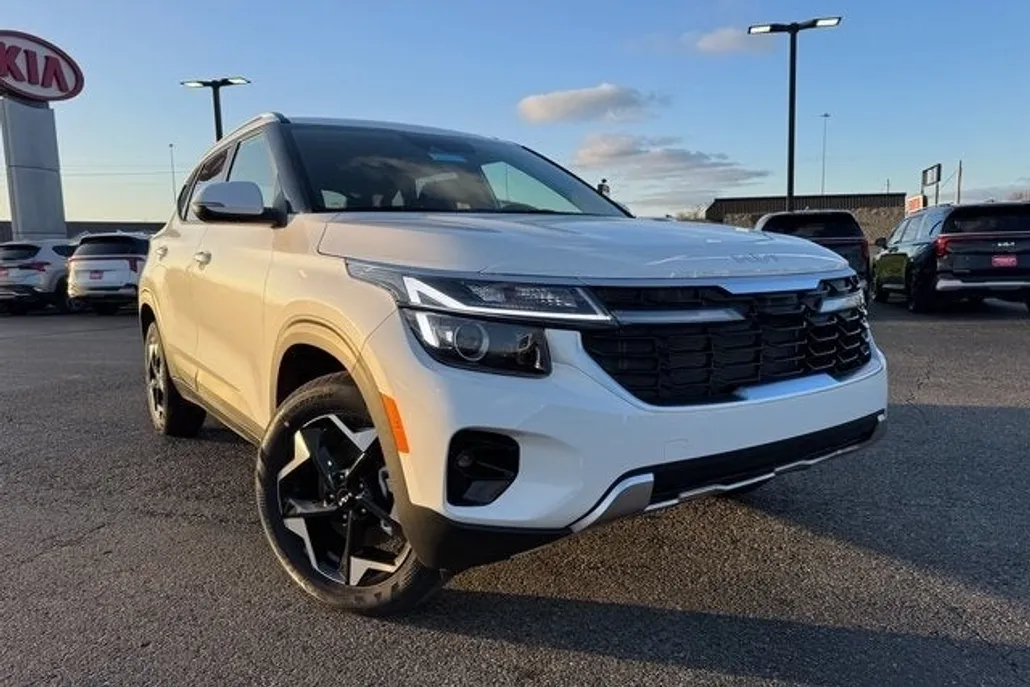 2025 Kia Seltos S photo 1