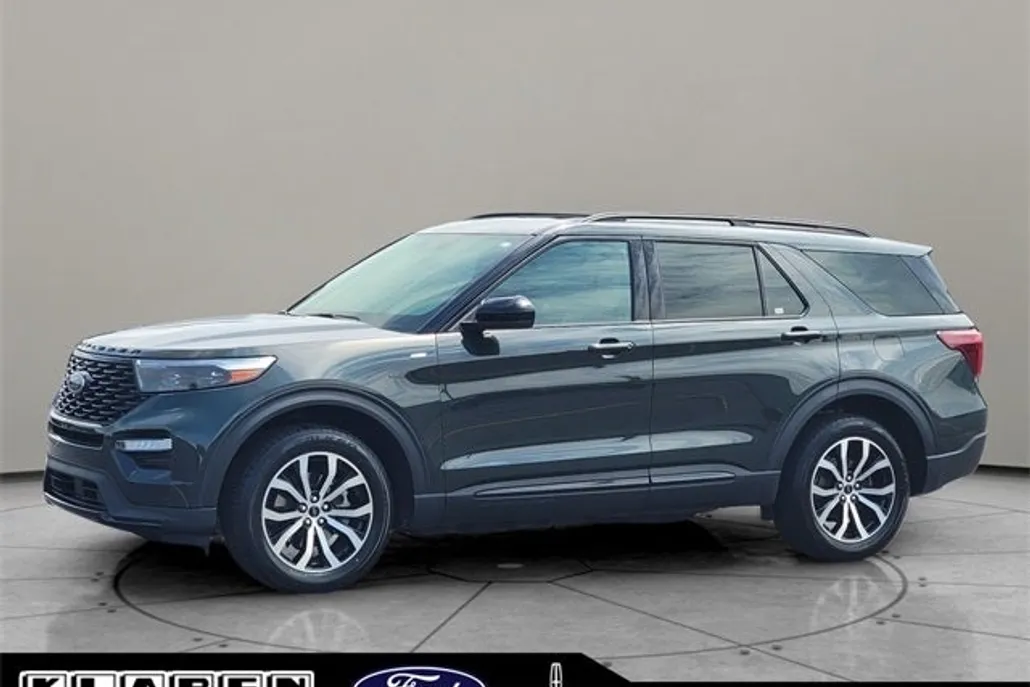 2023 Ford Explorer ST-Line photo 1