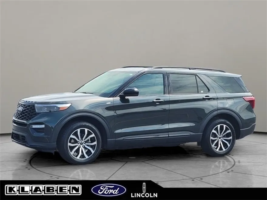 2023 Ford Explorer ST-Line photo 1