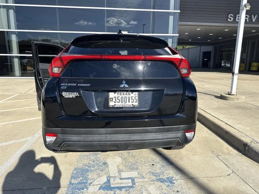 2020 Mitsubishi Eclipse Cross ES photo 1