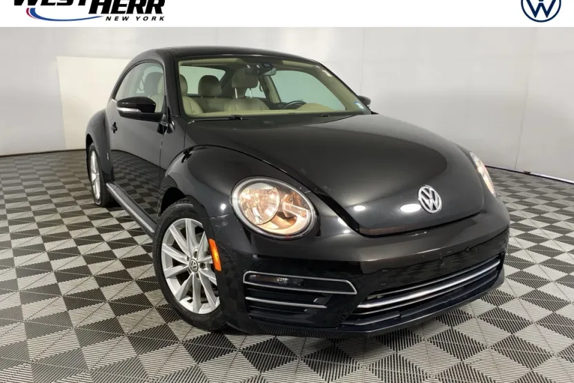 2019 Volkswagen Beetle SE photo 1