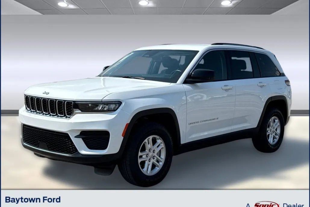 2022 Jeep Grand Cherokee Laredo photo 1