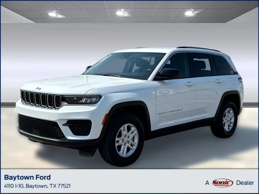 2022 Jeep Grand Cherokee Laredo photo 1