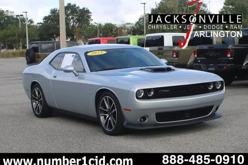 2022 Dodge Challenger R/T photo 1