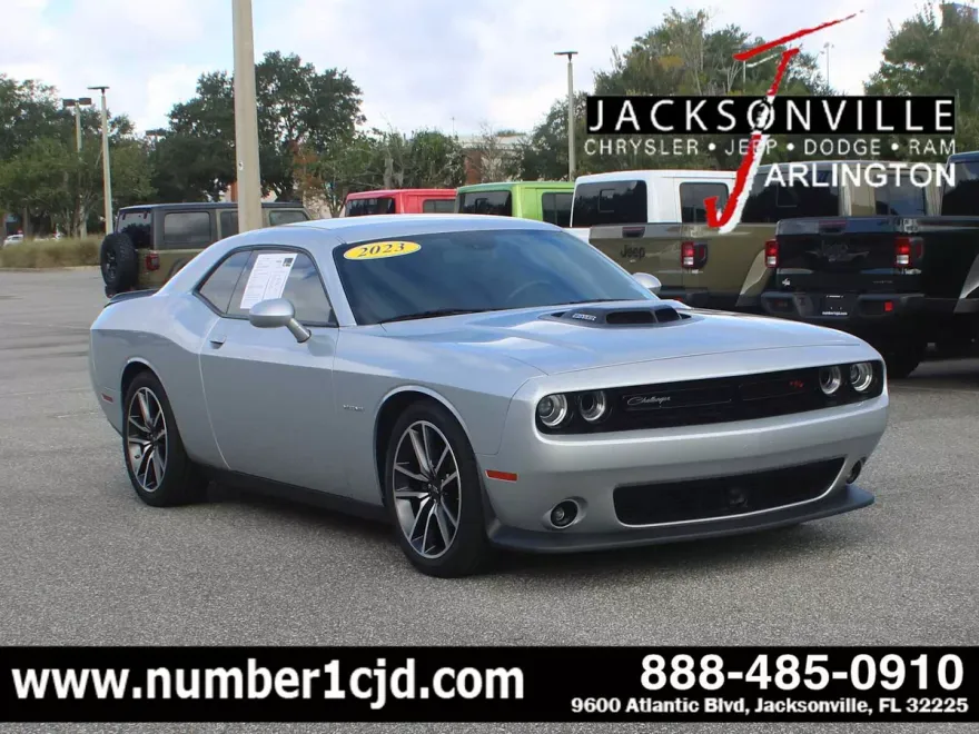 2022 Dodge Challenger R/T photo 1