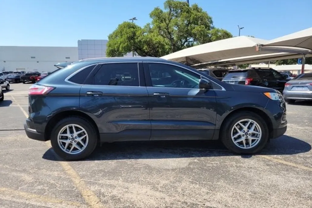 2022 Ford Edge SEL photo 1