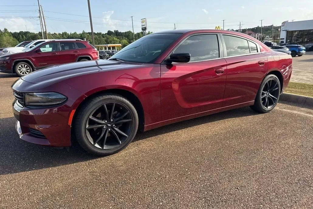 2018 Dodge Charger SXT photo 1