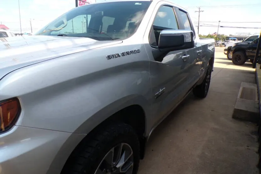 2020 Chevrolet Silverado 1500 LT photo 1