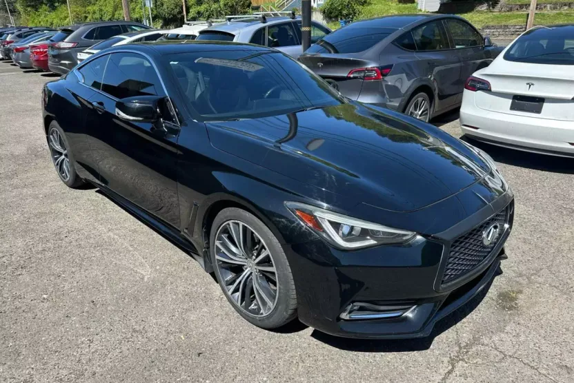2018 Infiniti Q60 3.0t Luxe Coupe photo 1