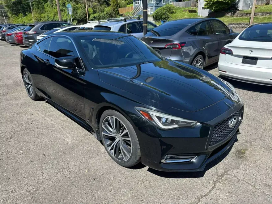 2018 Infiniti Q60 3.0t Luxe Coupe photo 1