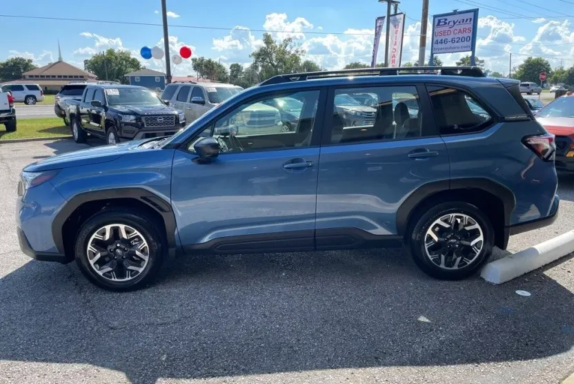 2025 Subaru Forester Base photo 1