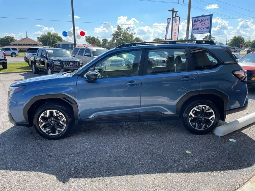 2025 Subaru Forester Base photo 1
