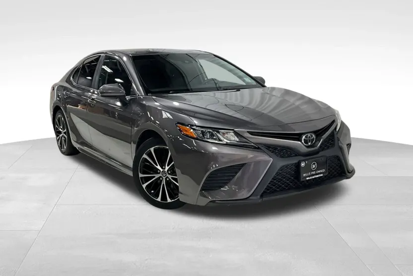 2018 Toyota Camry LE photo 1