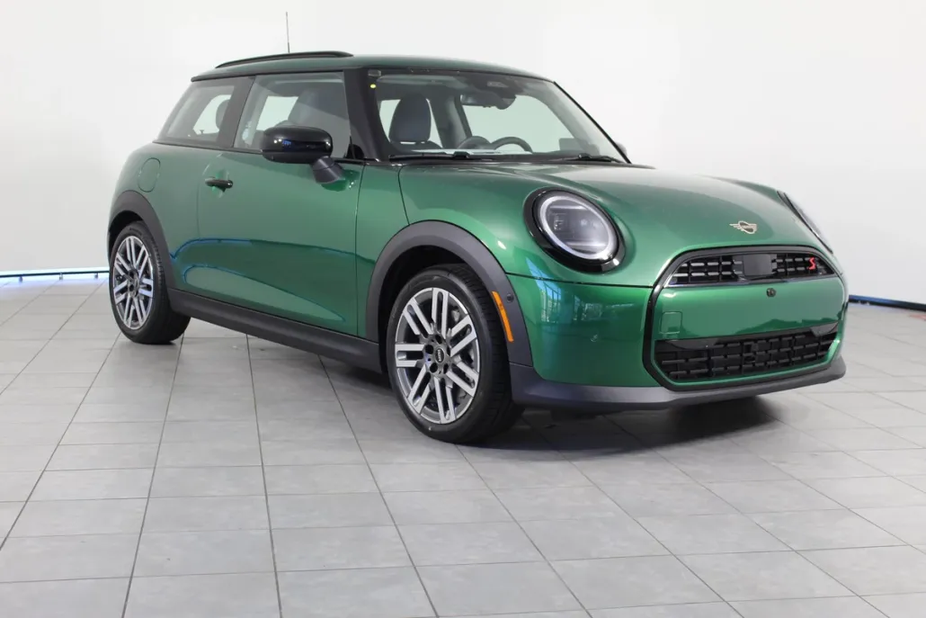 2025 Mini Cooper 2 Door Hardtop Iconic photo 1
