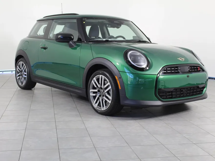 2025 Mini Cooper 2 Door Hardtop Iconic photo 1