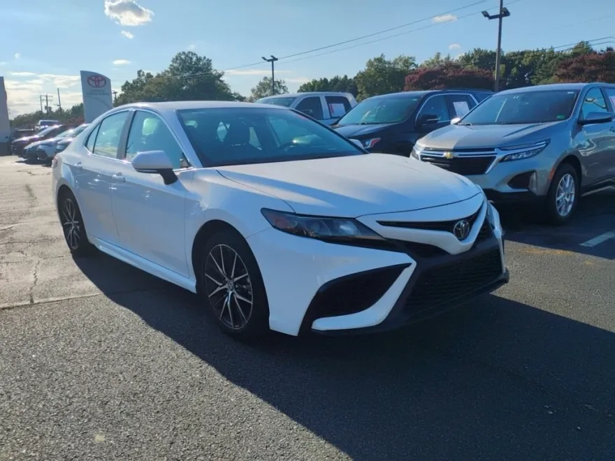 2024 Toyota Camry SE photo 1