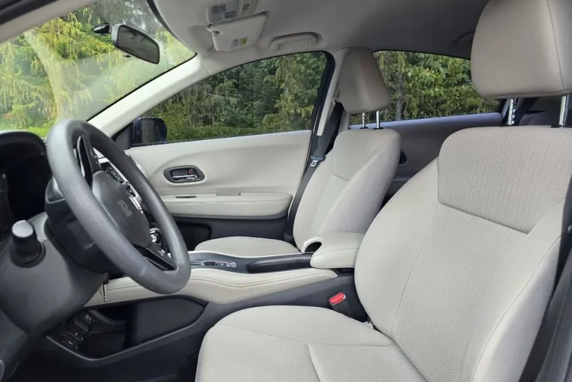 2017 Honda HR-V LX photo 1