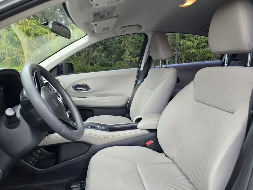 2017 Honda HR-V LX photo 1