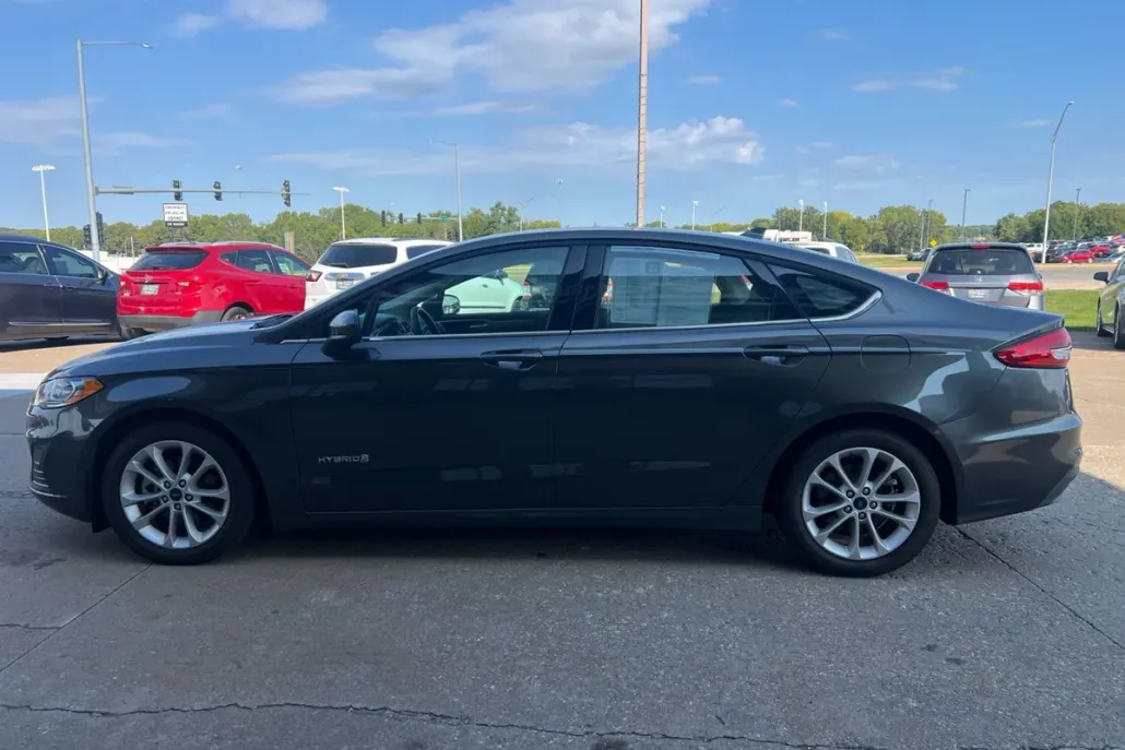 2019 Ford Fusion SE Hybrid photo 1
