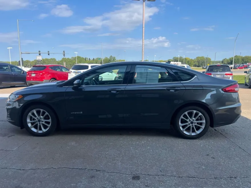 2019 Ford Fusion SE Hybrid photo 1