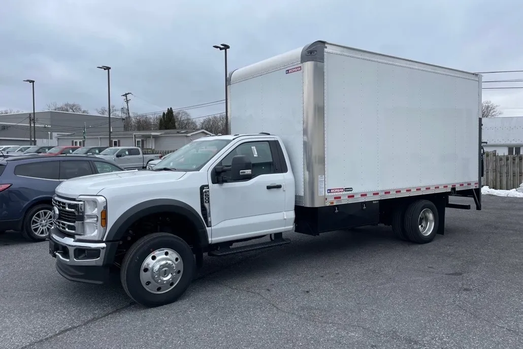 2024 Ford F-600 photo 1