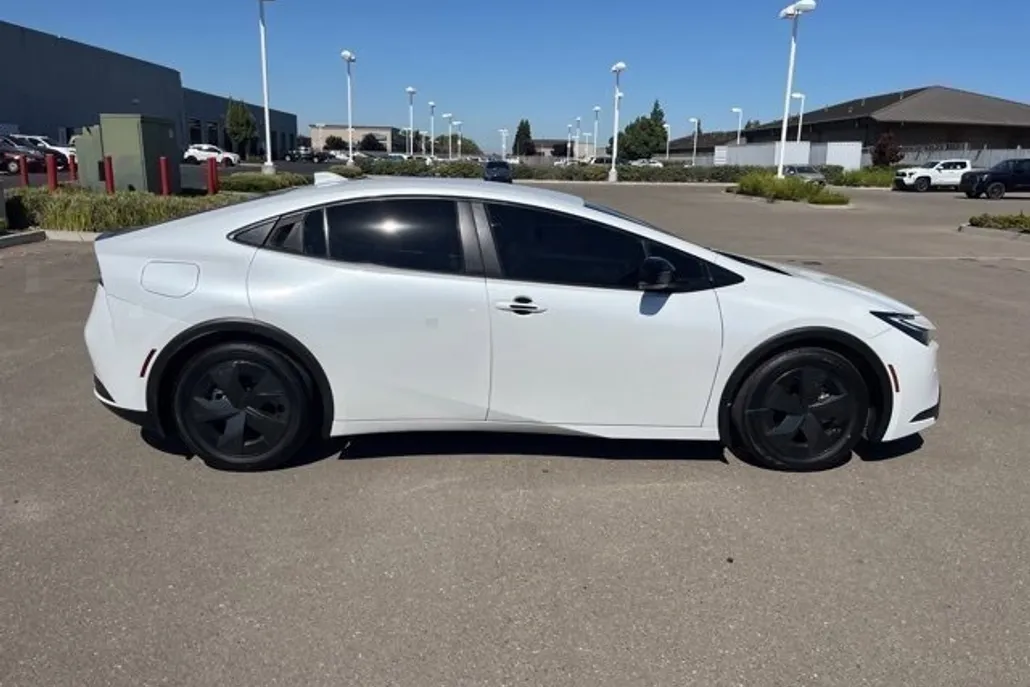 2023 Toyota Prius Prime SE photo 1
