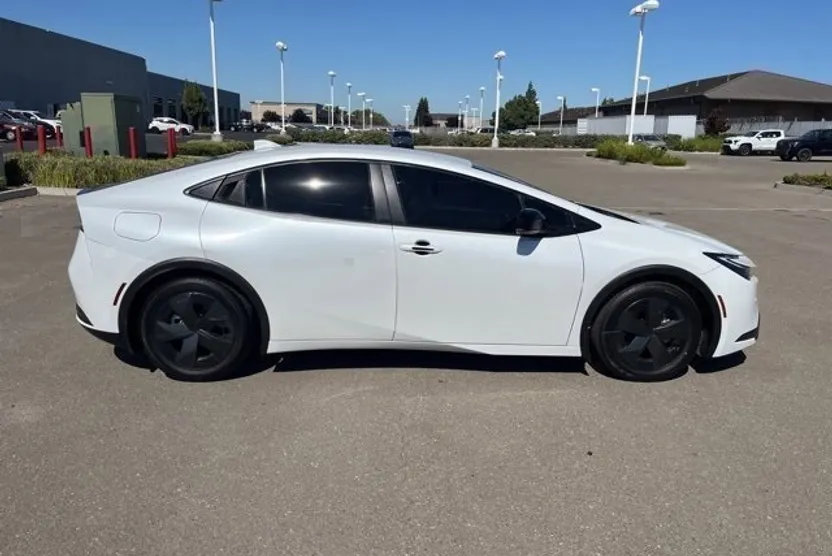 2023 Toyota Prius Prime SE photo 1